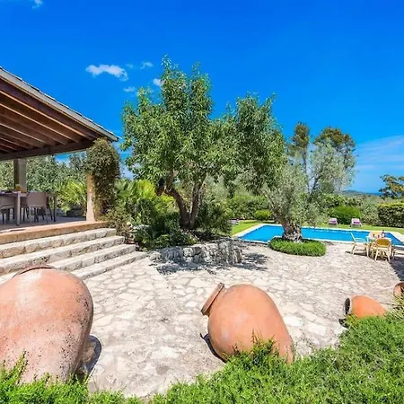 Villa 3 Bedroom Villa With Private Pool, 10 Minutes To Pollensa Pollenca