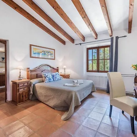 Villa 3 Bedroom Villa With Private Pool, 10 Minutes To Pollensa