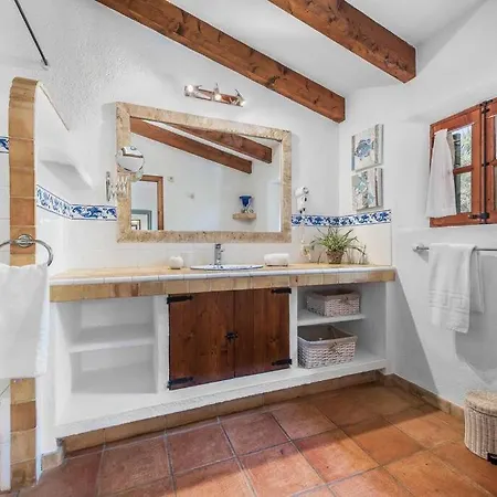 3 Bedroom Villa With Private Pool, 10 Minutes To Pollensa Villa Pollenca