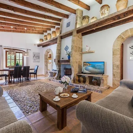 Villa 3 Bedroom Villa With Private Pool, 10 Minutes To Pollensa *