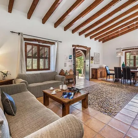 3 Bedroom Villa With Private Pool, 10 Minutes To Pollensa